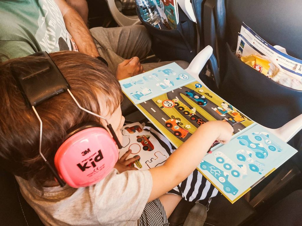 Wakacje z dziećmi w samolocie